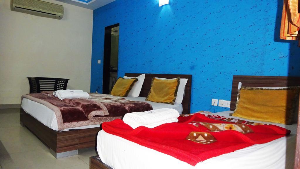 Hotel Durga International Nowe Delhi Zewnętrze zdjęcie