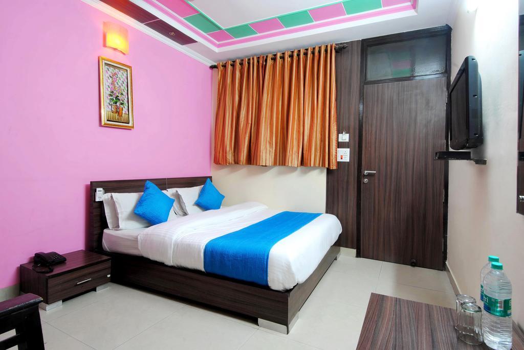 Hotel Durga International Nowe Delhi Zewnętrze zdjęcie